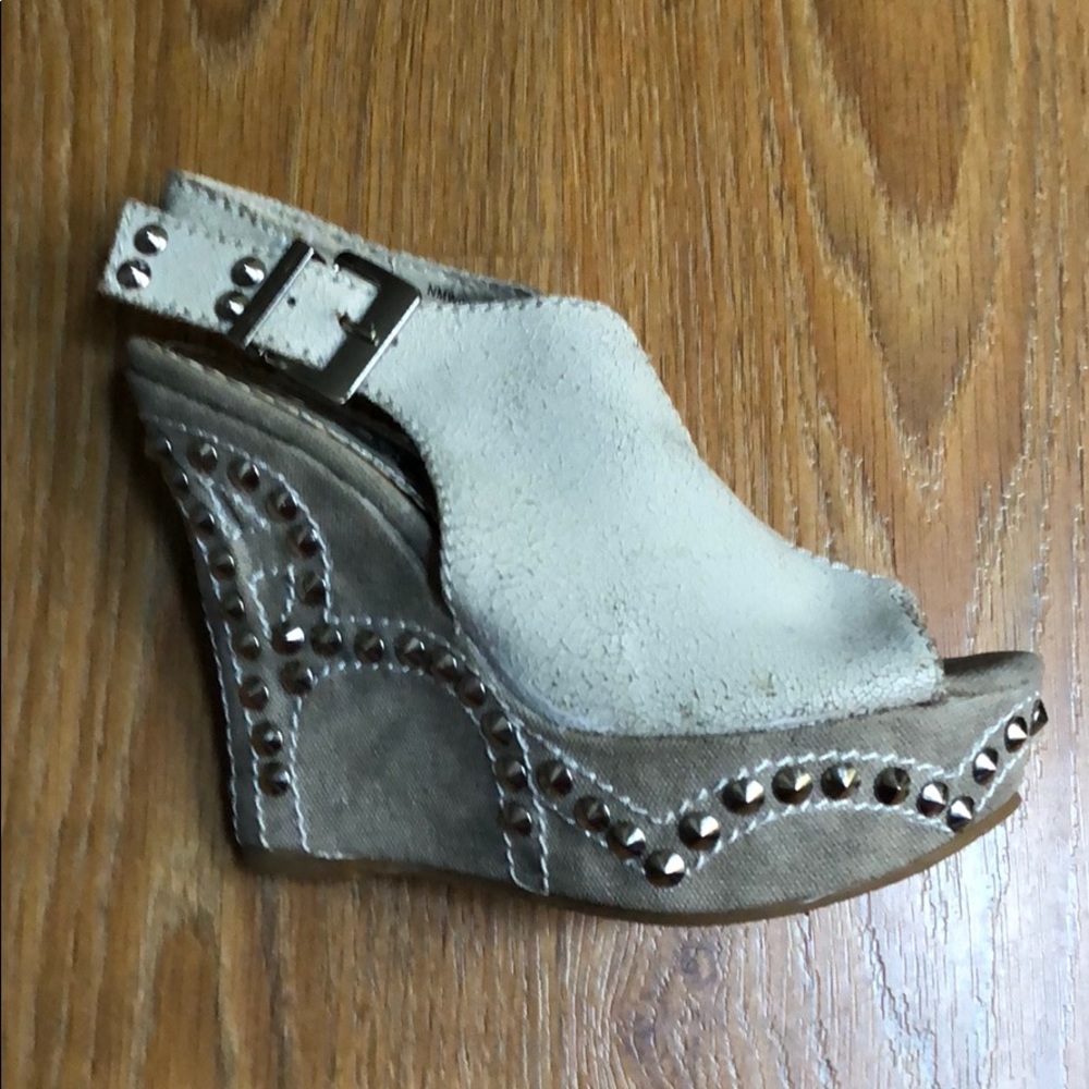 NEW.Aww... Sexy wedges!! Beautiful, comfortable!